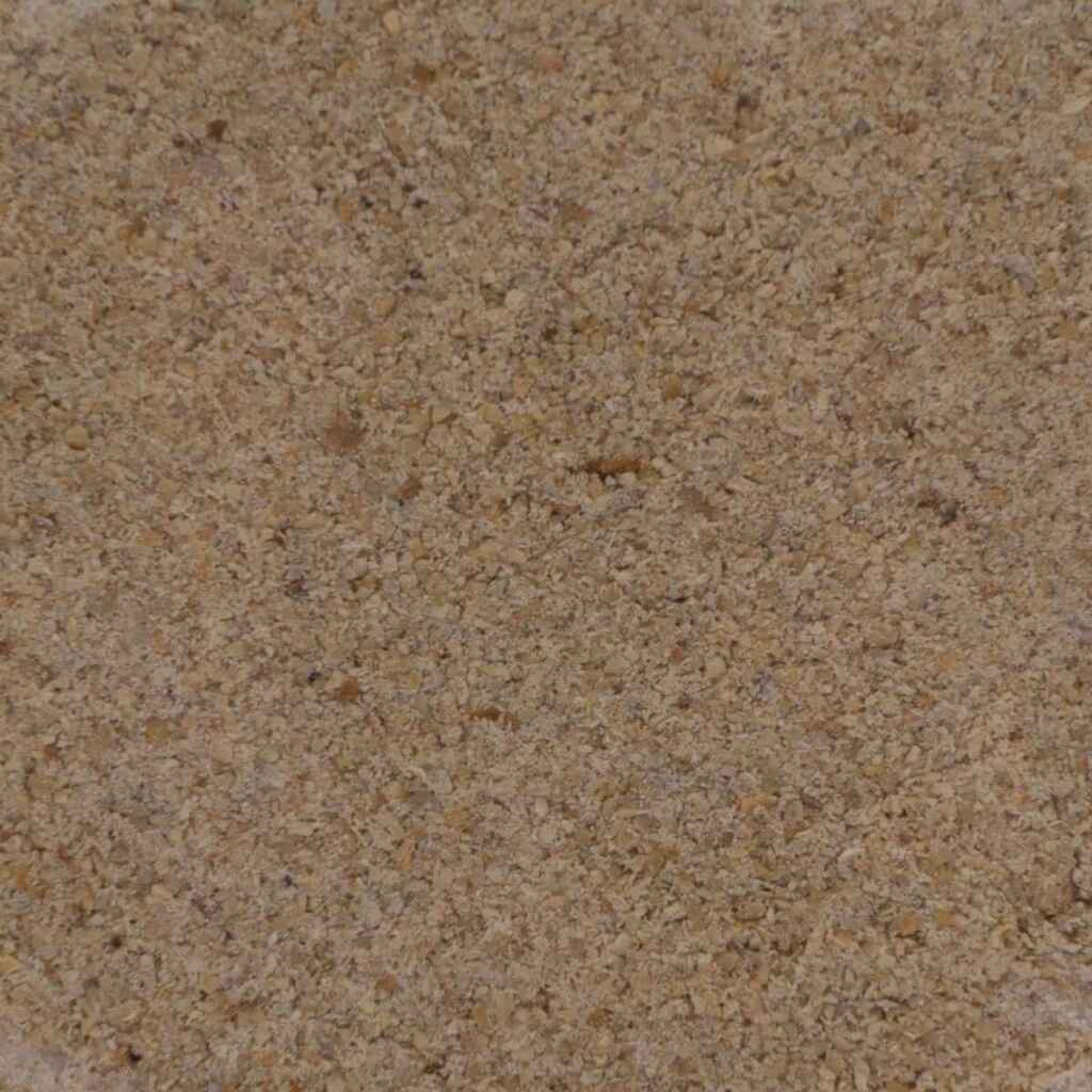 Primo piano di caffè macinato verde