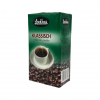 Zij- en voorkant van een 500 gram pak gemalen filterkoffie van het merk Landhaus Klassisch 